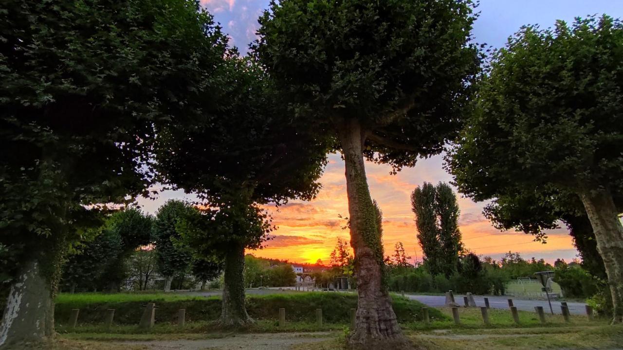Aux Trois Rois Hotel Pont-Sur-Yonne ภายนอก รูปภาพ
