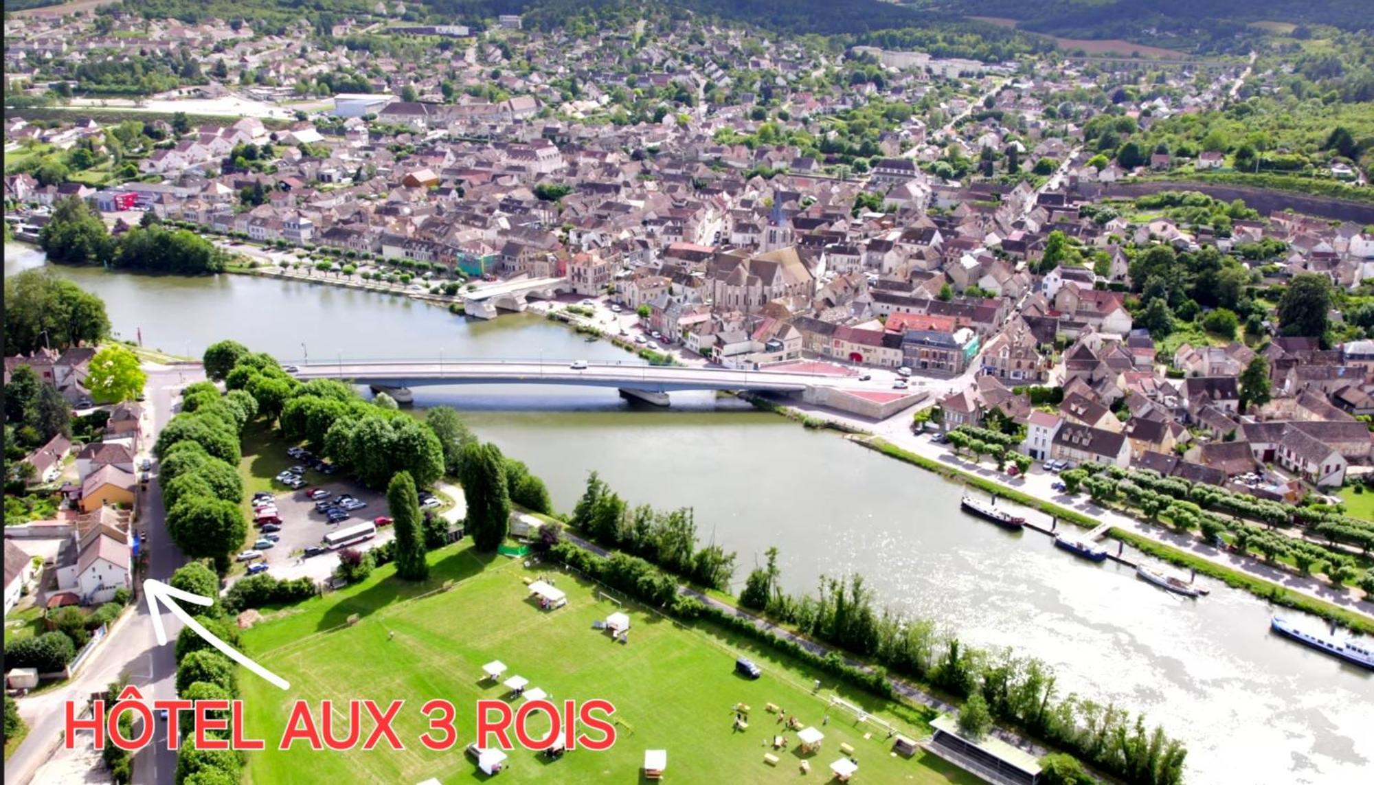 Aux Trois Rois Hotel Pont-Sur-Yonne ภายนอก รูปภาพ