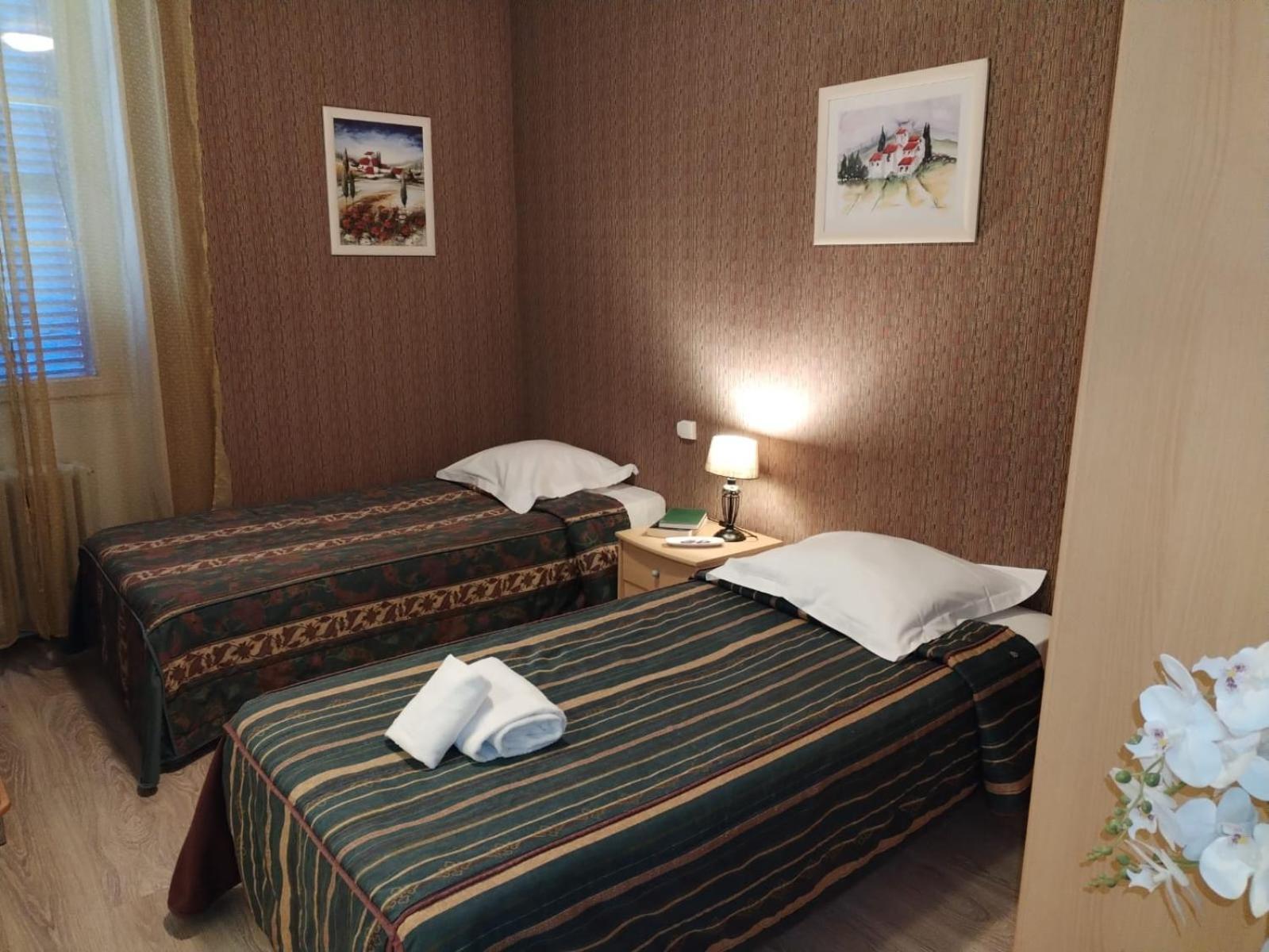 Aux Trois Rois Hotel Pont-Sur-Yonne ภายนอก รูปภาพ