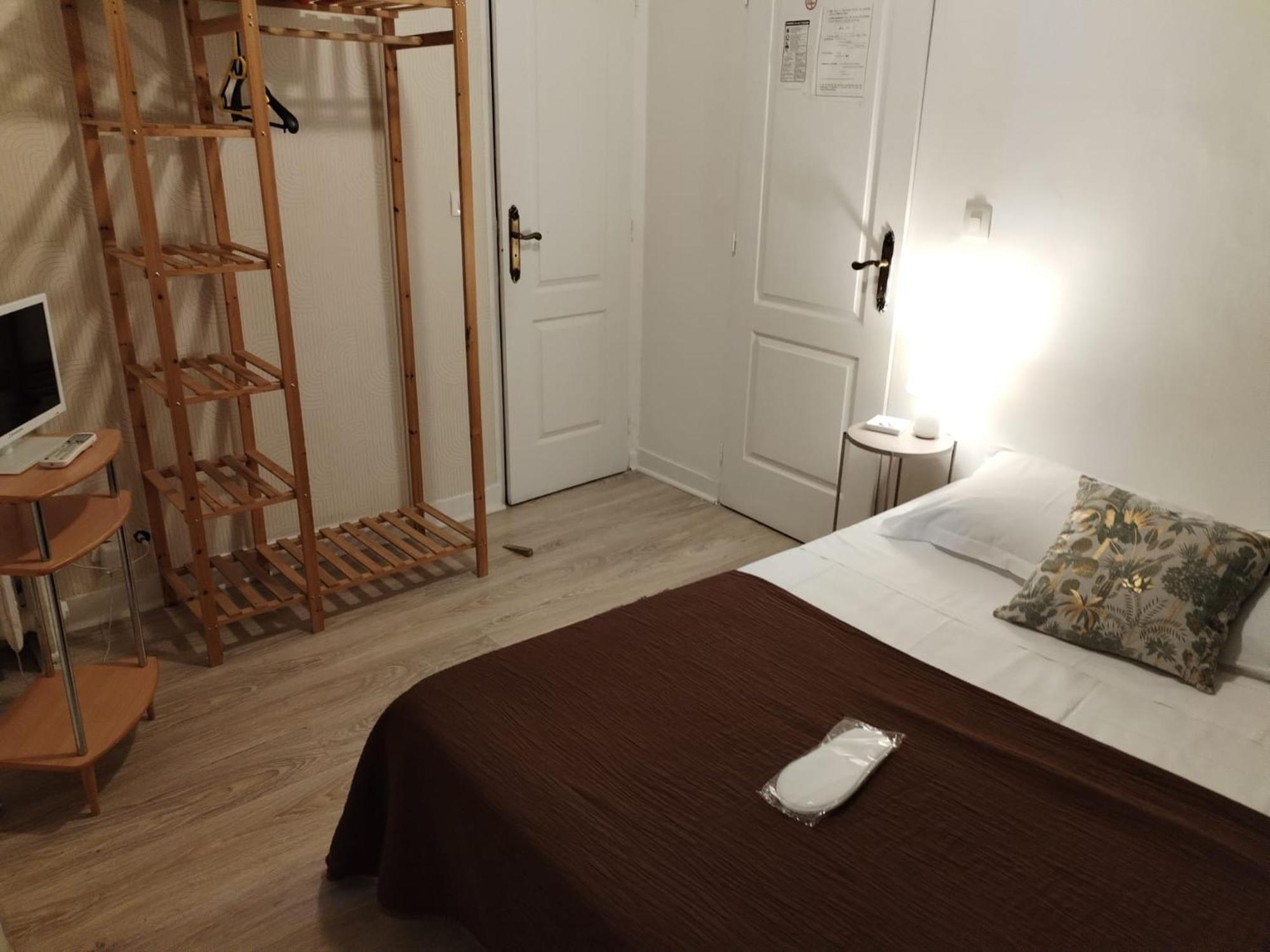 Aux Trois Rois Hotel Pont-Sur-Yonne ภายนอก รูปภาพ